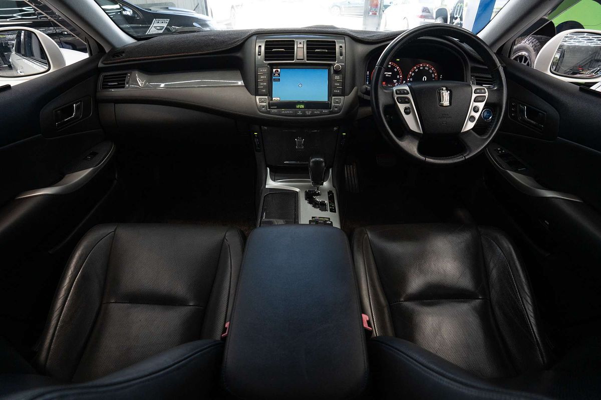 2010 Toyota Crown MAJESTA (HYBRID) GWS204