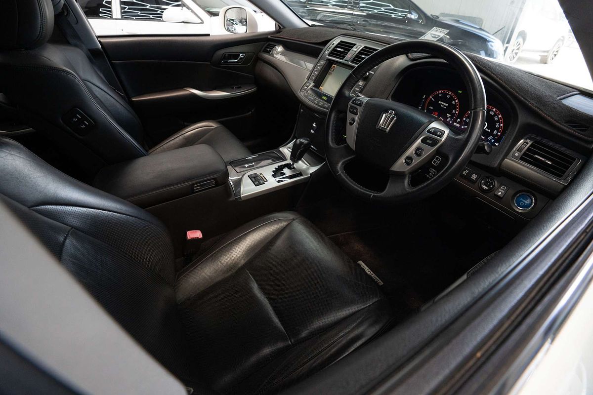 2010 Toyota Crown MAJESTA (HYBRID) GWS204