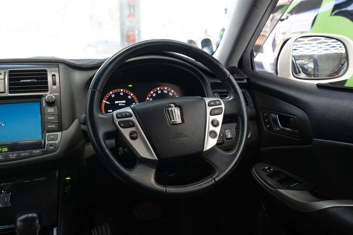 2010 Toyota Crown MAJESTA (HYBRID) GWS204