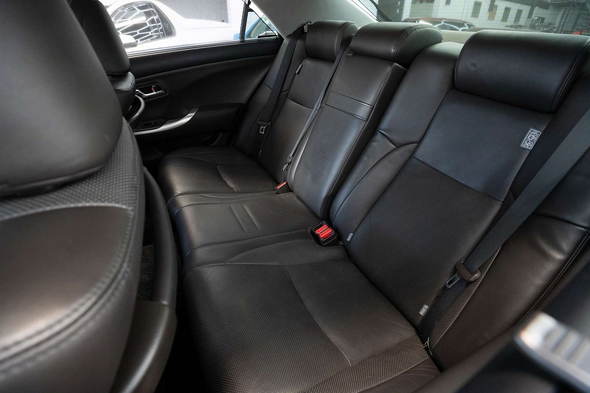 2010 Toyota Crown MAJESTA (HYBRID) GWS204