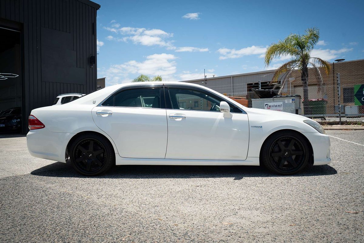 2010 Toyota Crown MAJESTA (HYBRID) GWS204