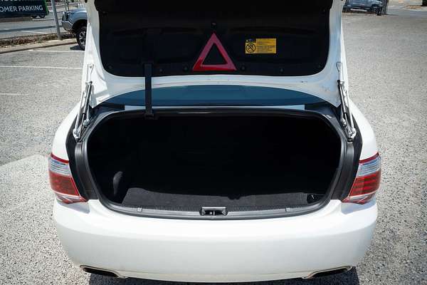 2010 Toyota Crown MAJESTA (HYBRID) GWS204