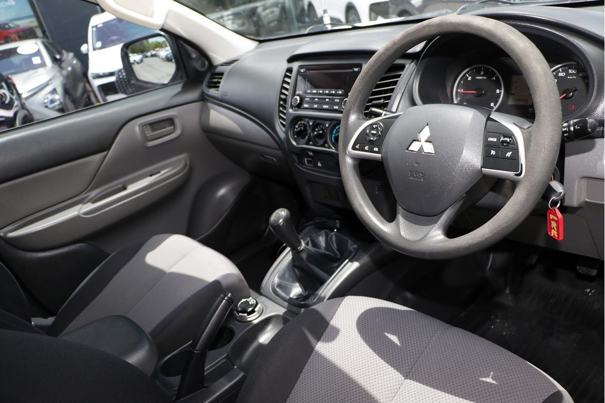 2015 Mitsubishi Triton GLX MQ 4X4