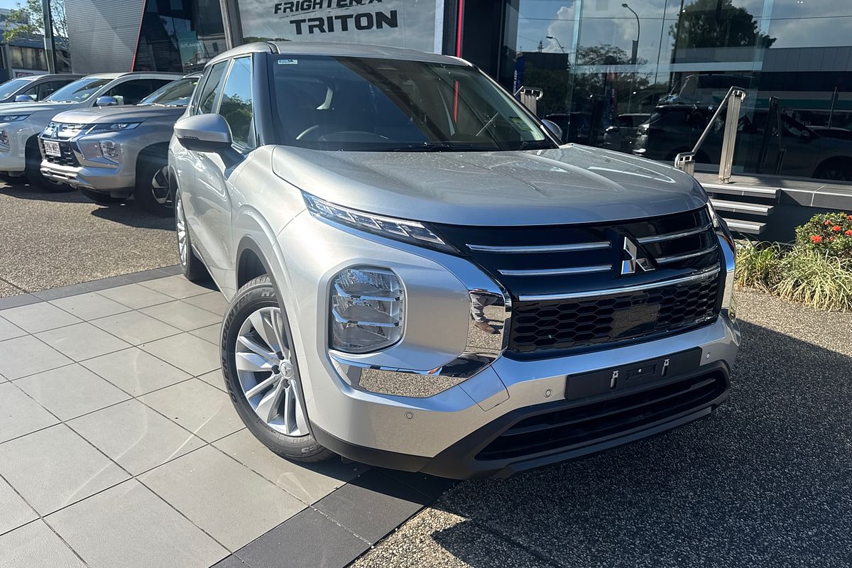 2025 Mitsubishi Outlander ES ZM