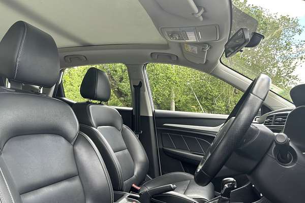 2021 MG ZS Essence AZS1