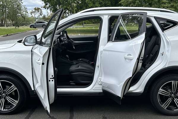 2021 MG ZS Essence AZS1