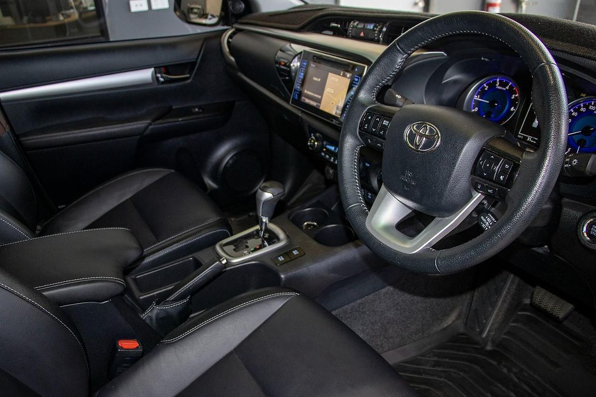 2020 Toyota Hilux SR5 (4x4) GUN126R FACELIFT 4X4