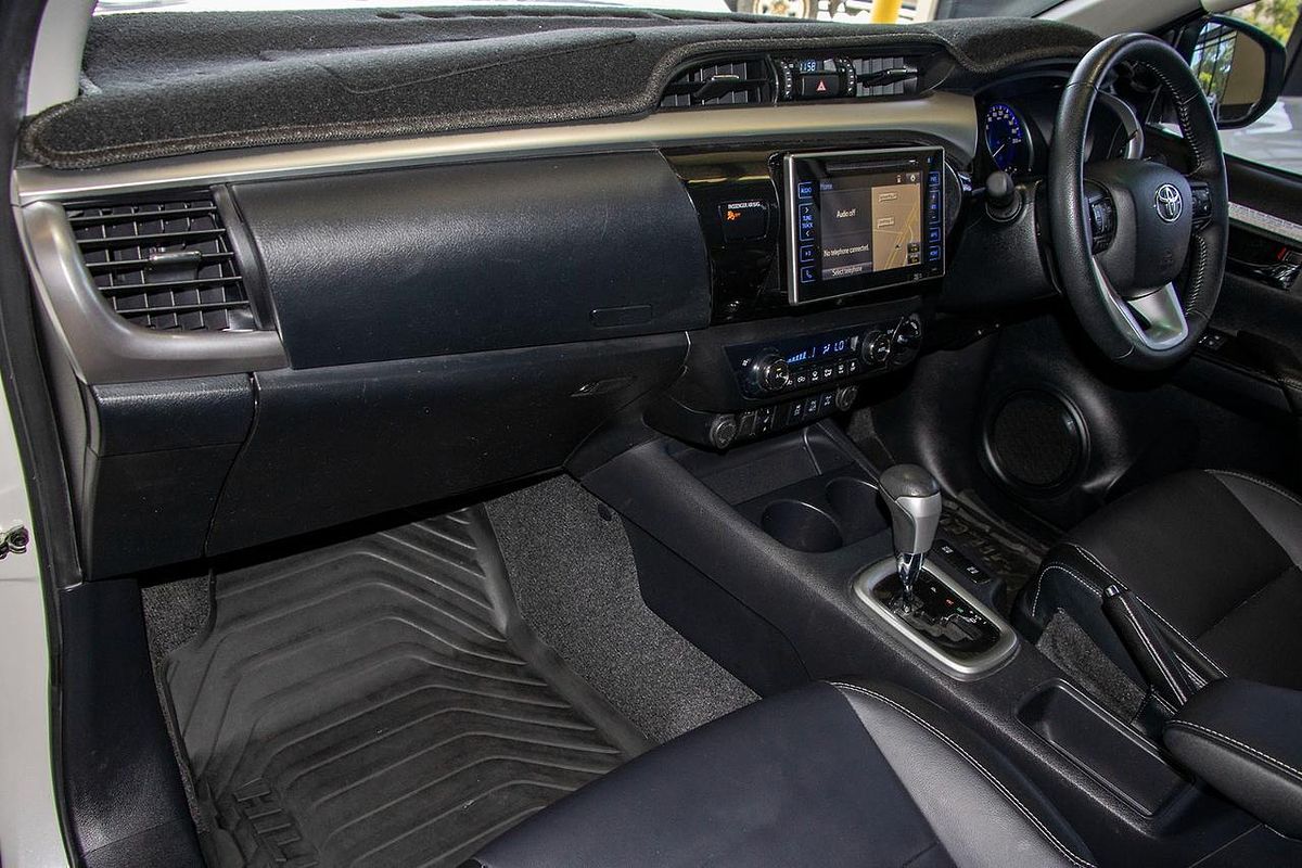 2020 Toyota Hilux SR5 (4x4) GUN126R FACELIFT 4X4