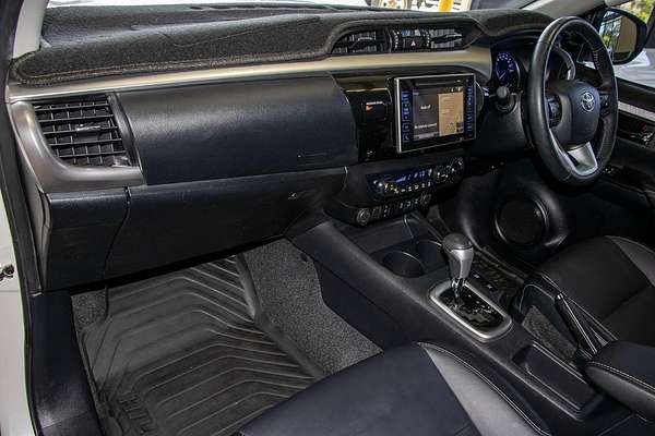 2020 Toyota Hilux SR5 (4x4) GUN126R FACELIFT 4X4