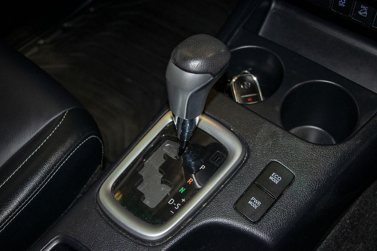 2020 Toyota Hilux SR5 (4x4) GUN126R FACELIFT 4X4