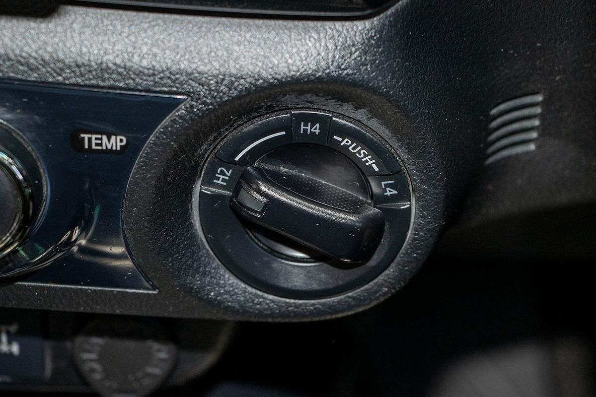 2020 Toyota Hilux SR5 (4x4) GUN126R FACELIFT 4X4