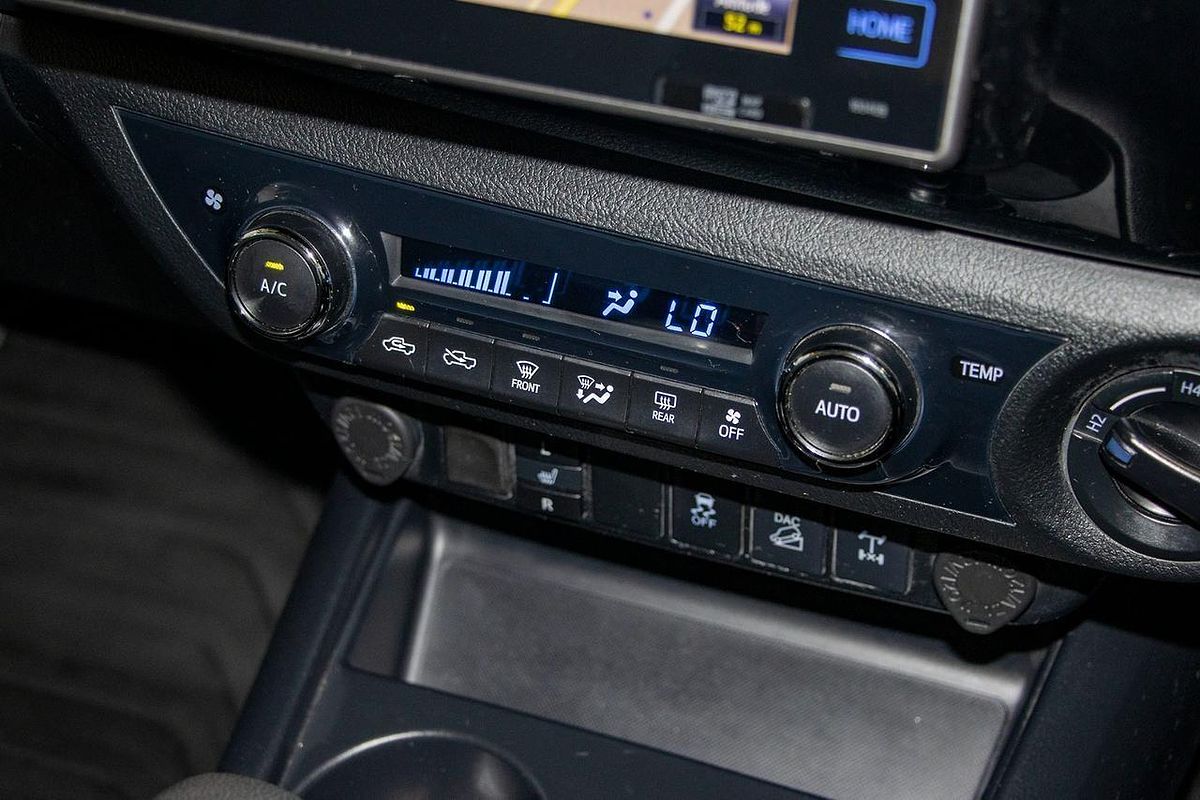 2020 Toyota Hilux SR5 (4x4) GUN126R FACELIFT 4X4