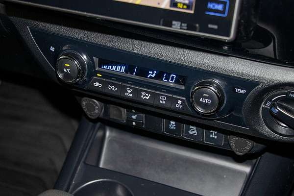 2020 Toyota Hilux SR5 (4x4) GUN126R FACELIFT 4X4