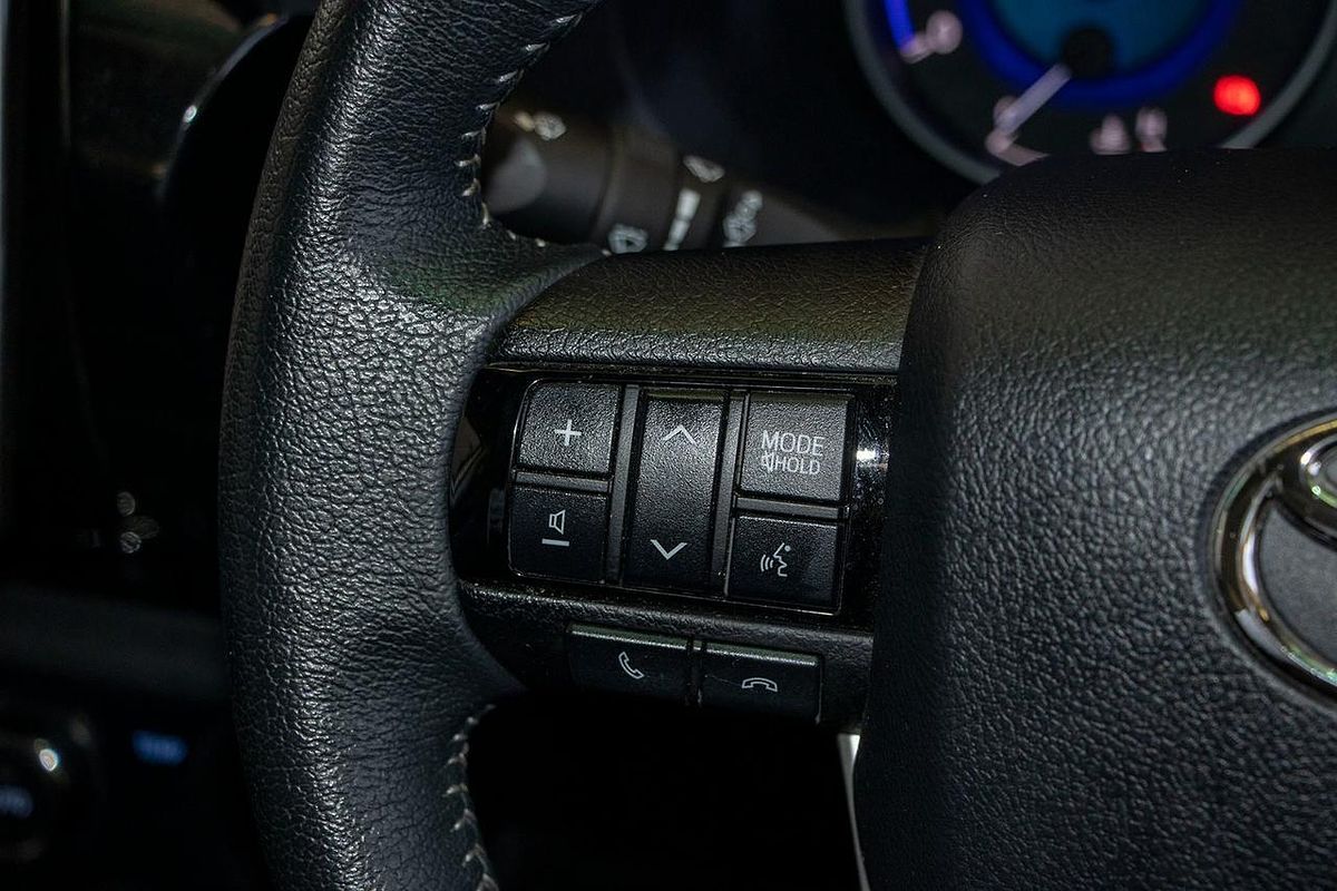 2020 Toyota Hilux SR5 (4x4) GUN126R FACELIFT 4X4