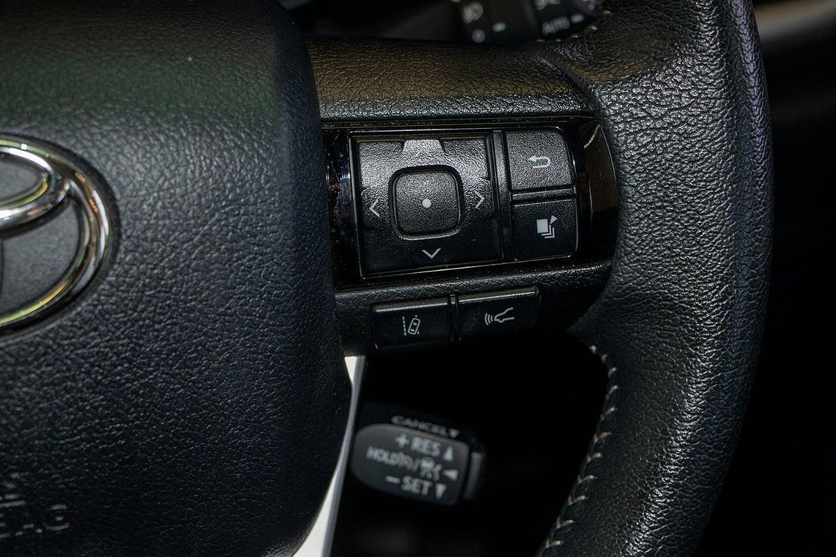 2020 Toyota Hilux SR5 (4x4) GUN126R FACELIFT 4X4