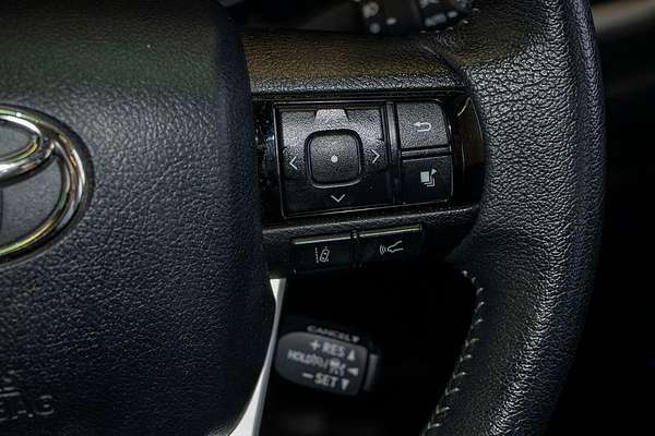 2020 Toyota Hilux SR5 (4x4) GUN126R FACELIFT 4X4