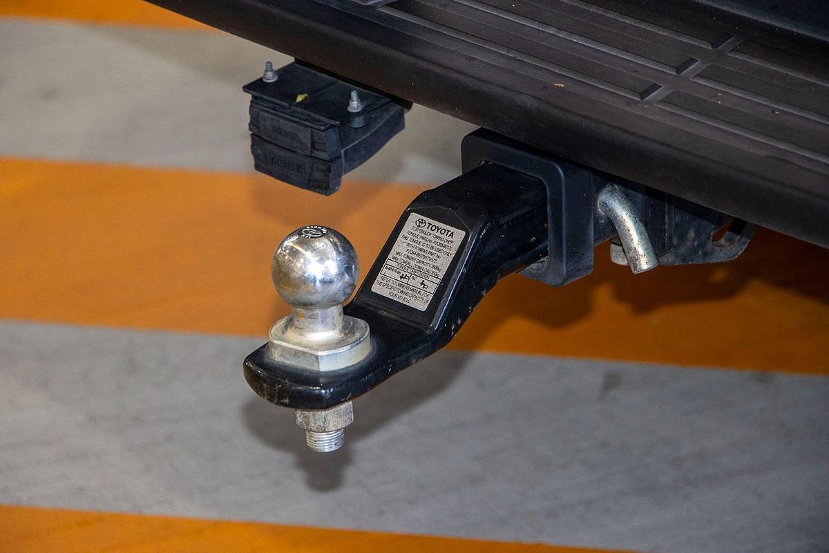 2020 Toyota Hilux SR5 (4x4) GUN126R FACELIFT 4X4