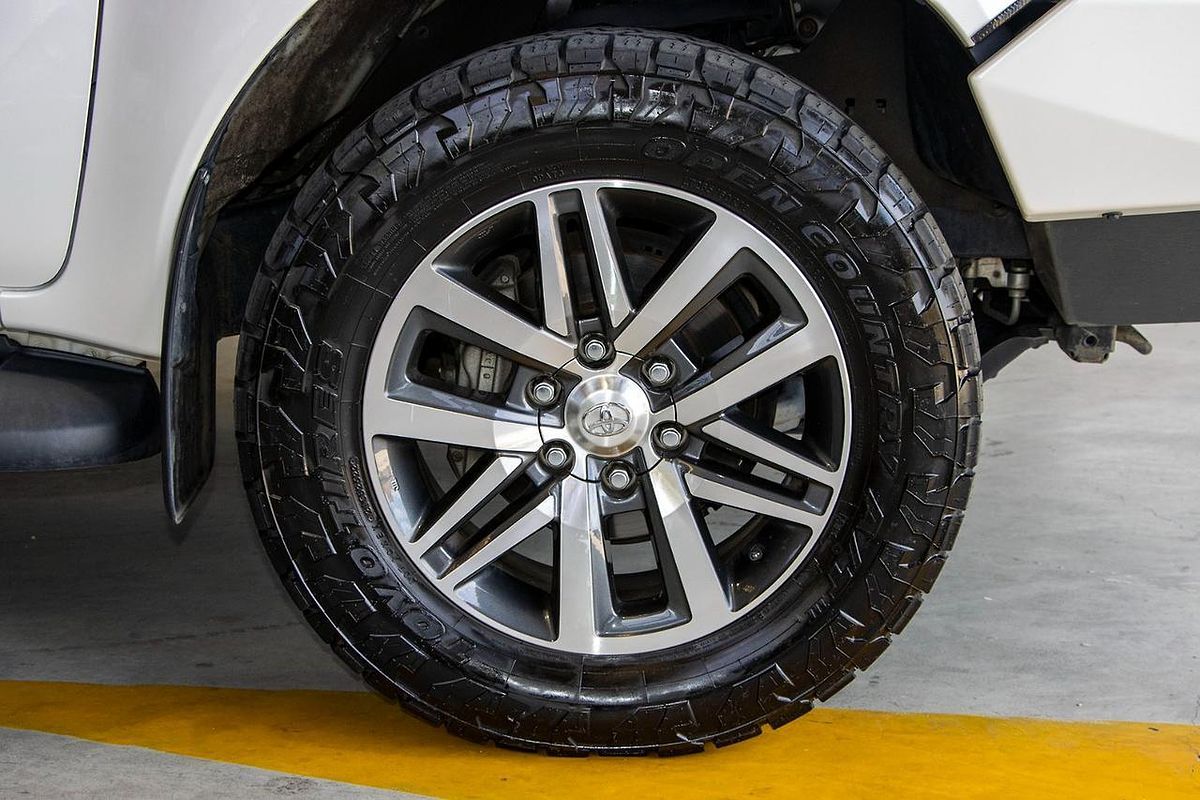 2020 Toyota Hilux SR5 (4x4) GUN126R FACELIFT 4X4