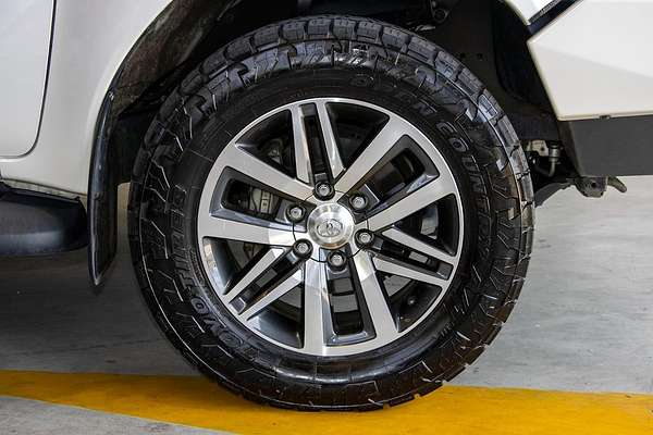 2020 Toyota Hilux SR5 (4x4) GUN126R FACELIFT 4X4