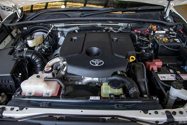 2020 Toyota Hilux SR5 (4x4) GUN126R FACELIFT 4X4