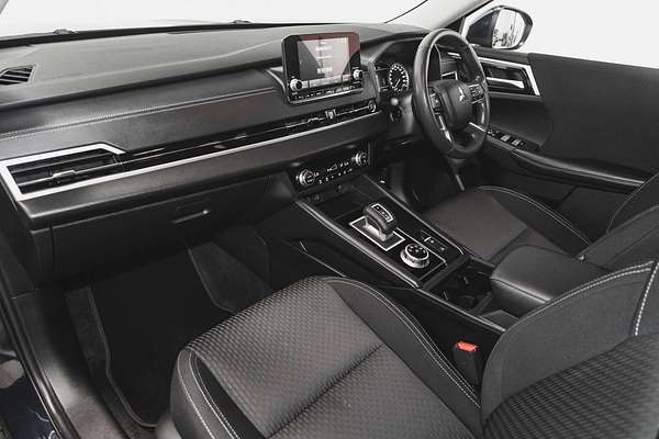 2023 Mitsubishi Outlander ES ZM