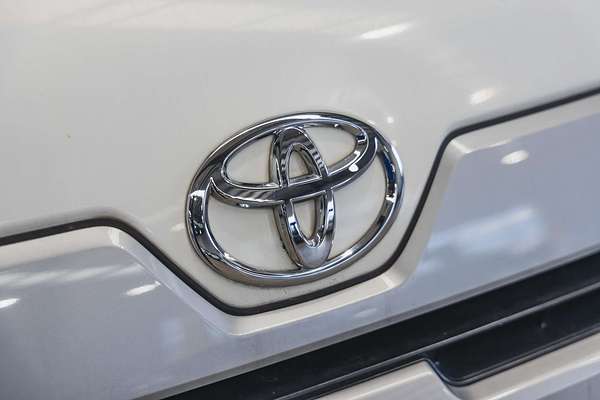 2022 Toyota Hiace Commuter GDH322R ELWB High Roof