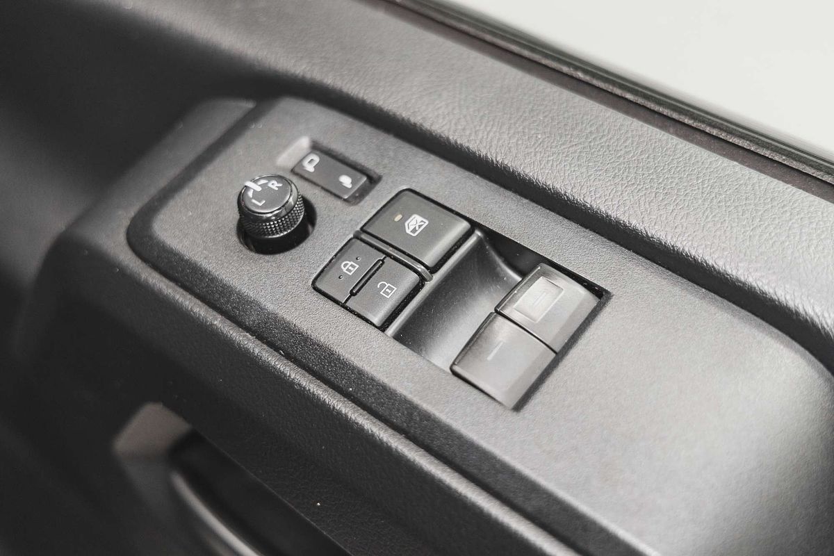 2022 Toyota Hiace Commuter GDH322R ELWB High Roof