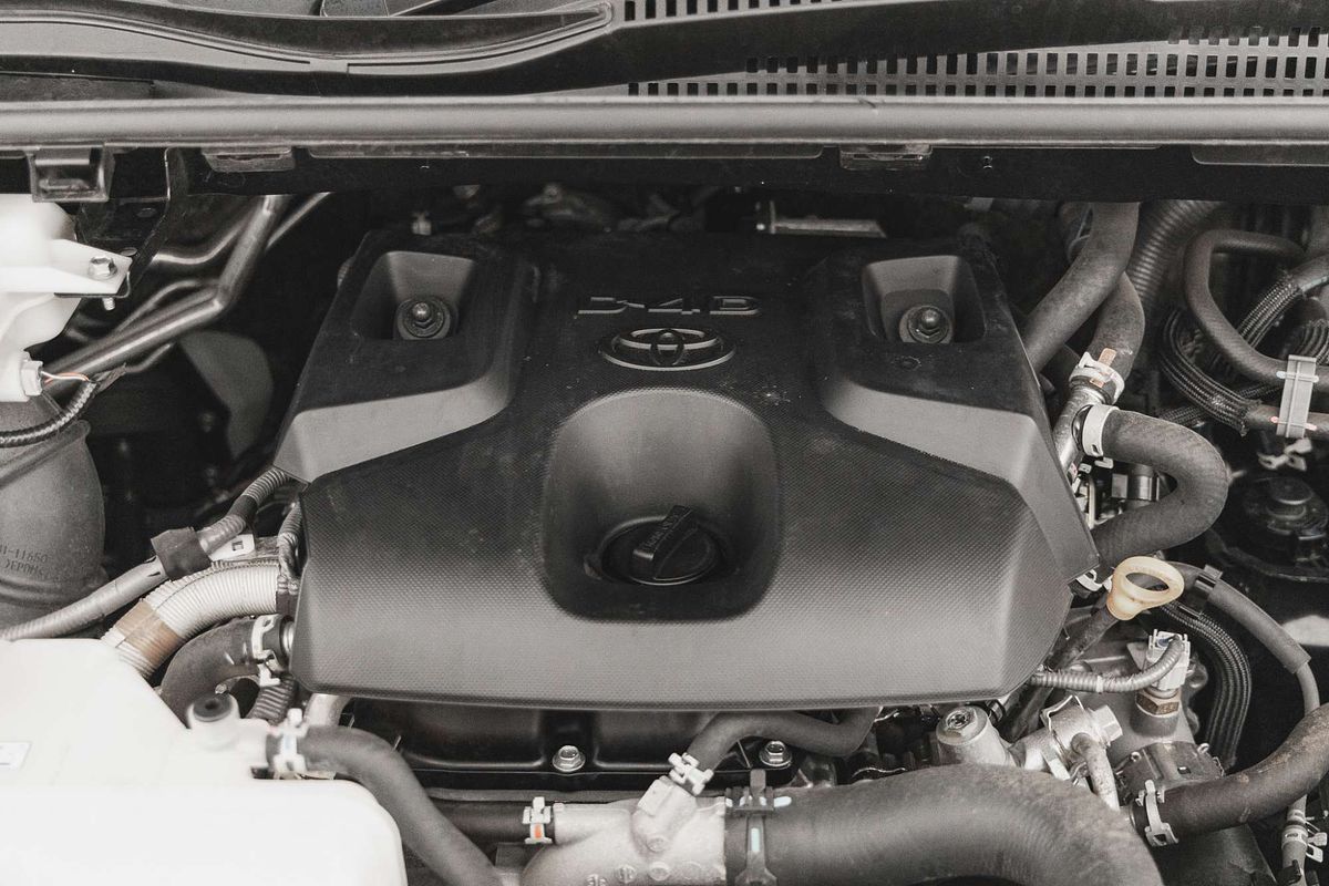 2022 Toyota Hiace Commuter GDH322R ELWB High Roof