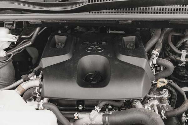 2022 Toyota Hiace Commuter GDH322R ELWB High Roof