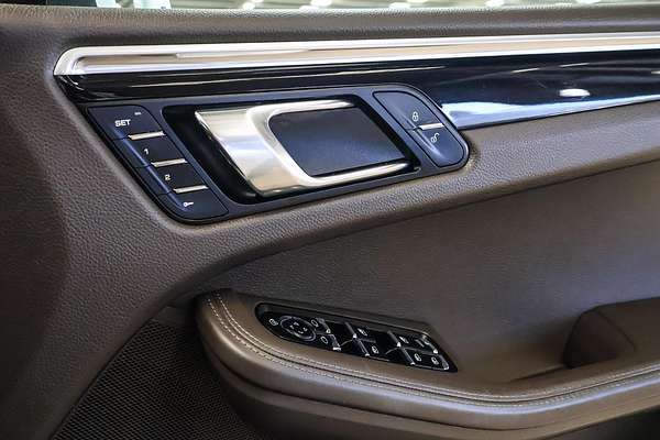 2015 Porsche Macan S 95B