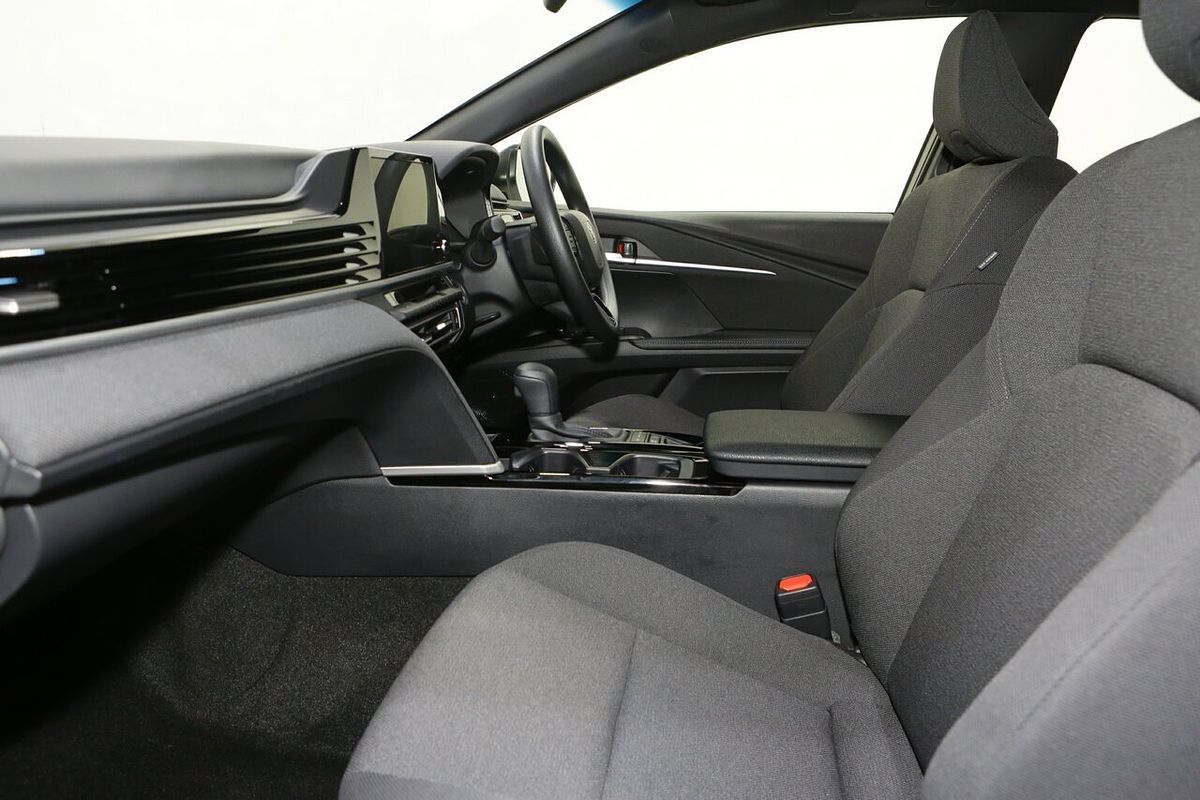 2025 Toyota Camry Ascent AXVH80R