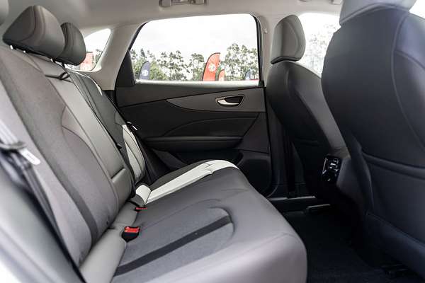 2025 MG MGS5 EV Essence 49 ZS3EM