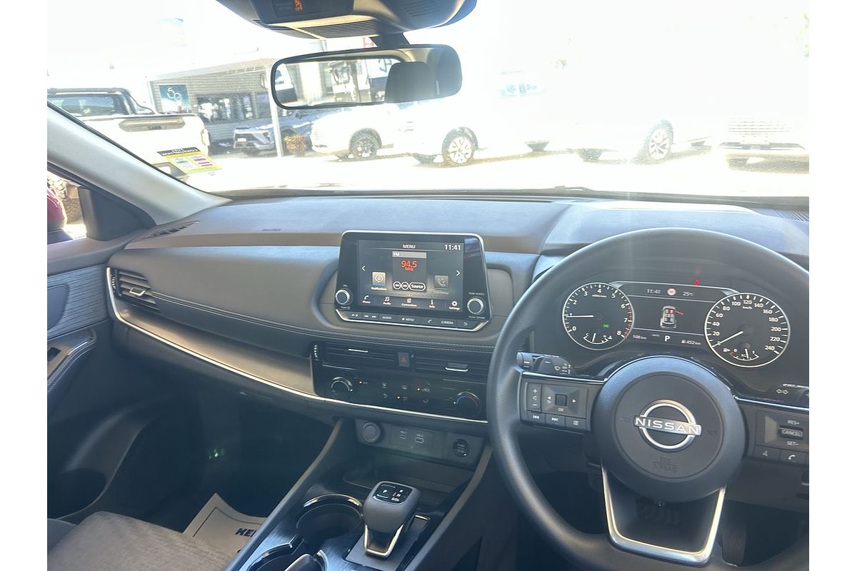 2025 Nissan X-TRAIL ST T33