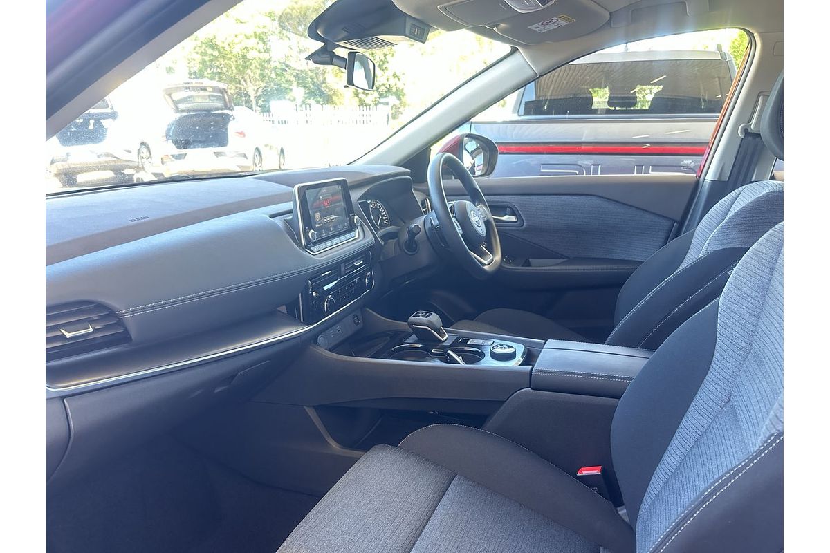 2025 Nissan X-TRAIL ST T33