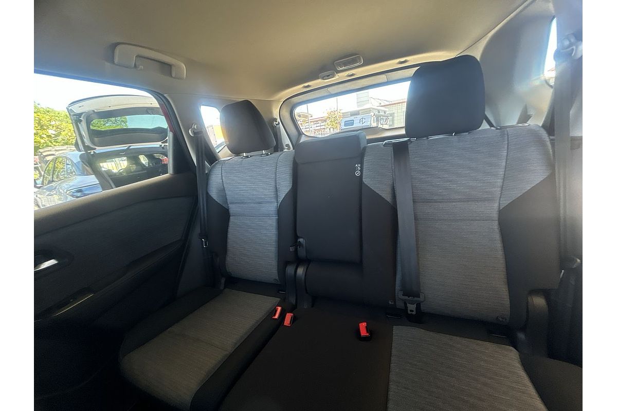 2025 Nissan X-TRAIL ST T33