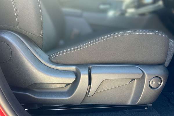 2025 Nissan X-TRAIL ST T33