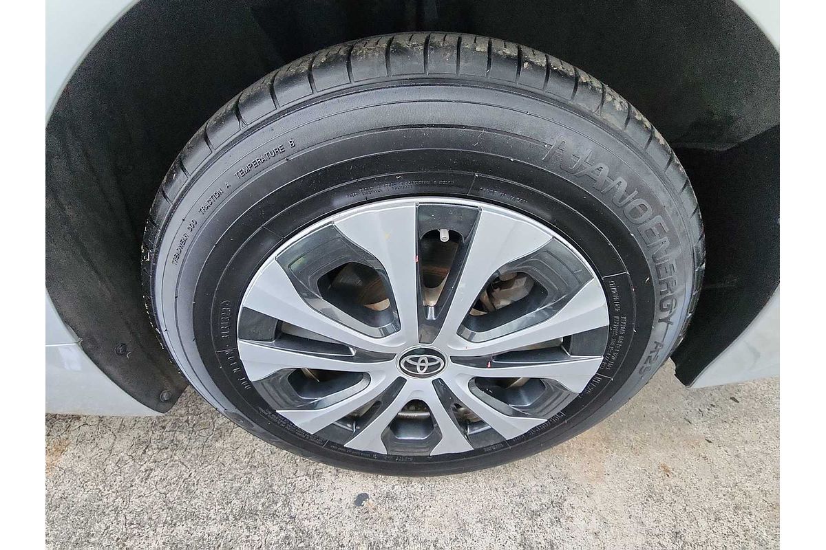 2020 Toyota Prius LE