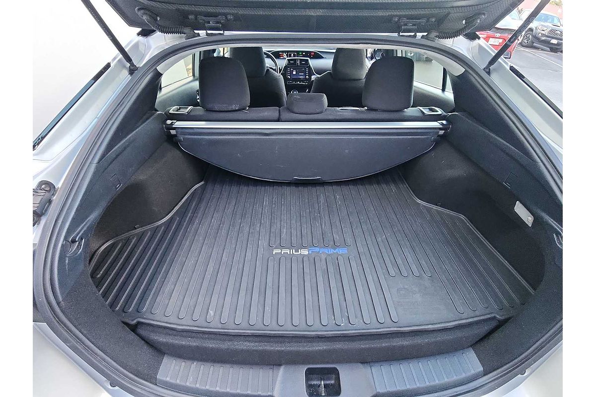 2020 Toyota Prius LE