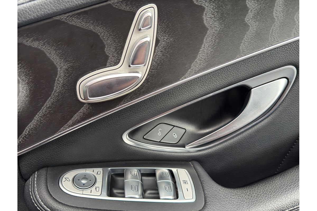 2015 Mercedes-Benz 200 AMG LINE