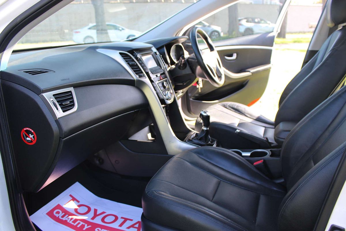 2015 HYUNDAI i30 ACTIVE X 6 SP MANUAL 5D HATCHBACK 4CYL