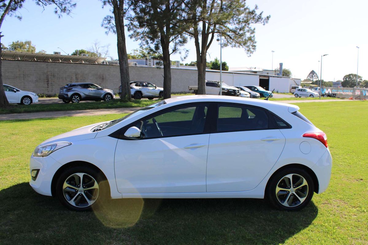 2015 HYUNDAI i30 ACTIVE X 6 SP MANUAL 5D HATCHBACK 4CYL