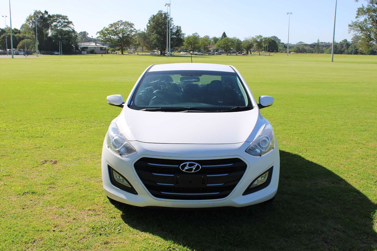 2015 HYUNDAI i30 ACTIVE X 6 SP MANUAL 5D HATCHBACK 4CYL