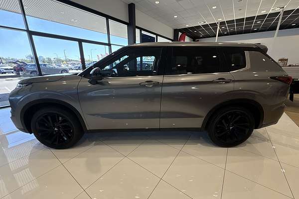 2023 Mitsubishi Outlander LS Black Edition AWD ZM