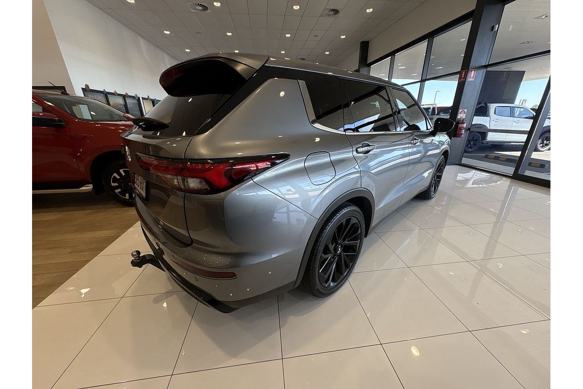 2023 Mitsubishi Outlander LS Black Edition AWD ZM