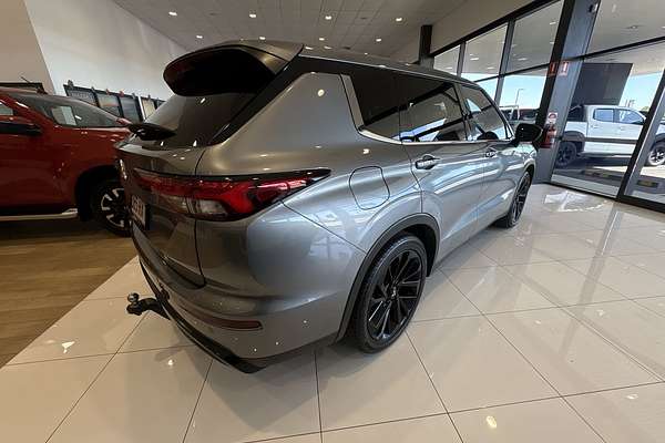 2023 Mitsubishi Outlander LS Black Edition AWD ZM