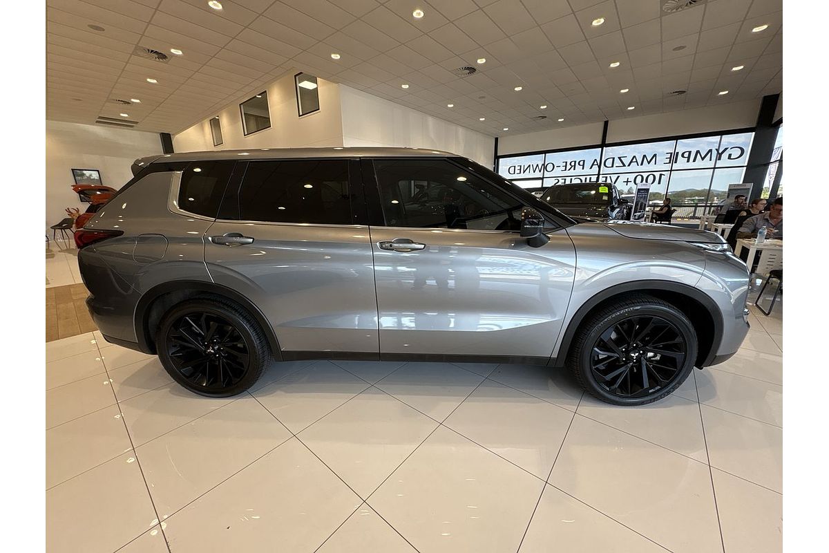 2023 Mitsubishi Outlander LS Black Edition AWD ZM