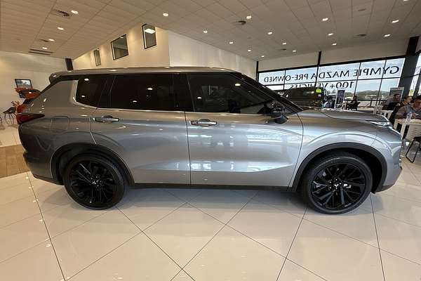 2023 Mitsubishi Outlander LS Black Edition AWD ZM