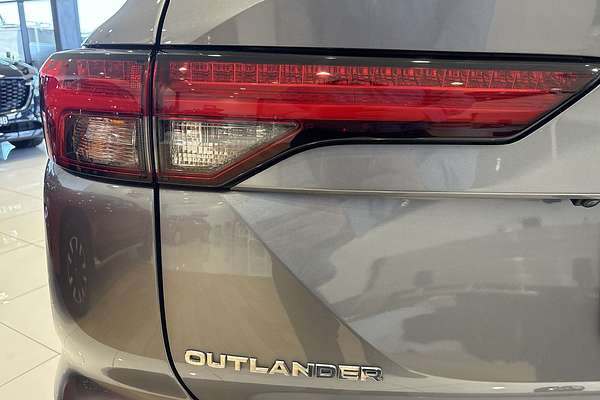 2023 Mitsubishi Outlander LS Black Edition AWD ZM