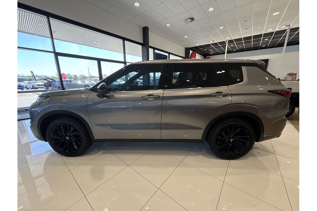 2023 Mitsubishi Outlander LS Black Edition AWD ZM