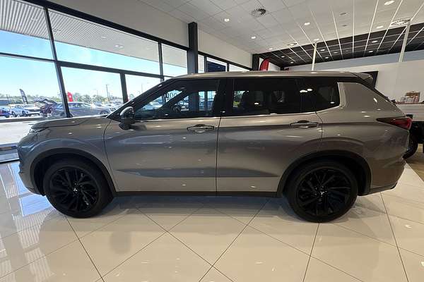 2023 Mitsubishi Outlander LS Black Edition AWD ZM